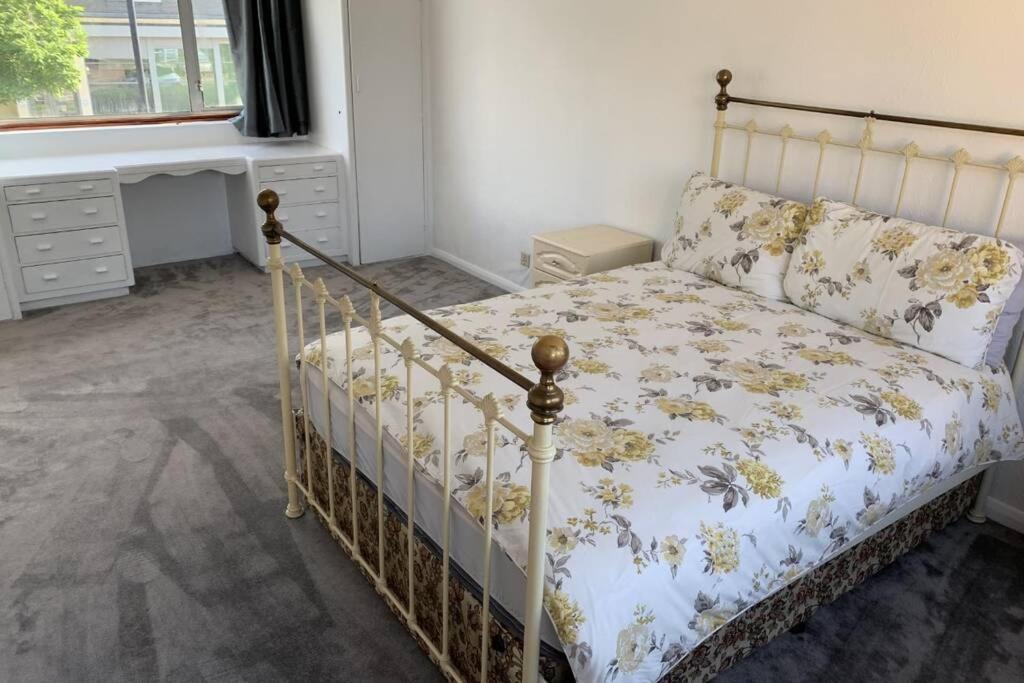 5 Bedroom House With Outdoor Space Upminster Buitenkant foto